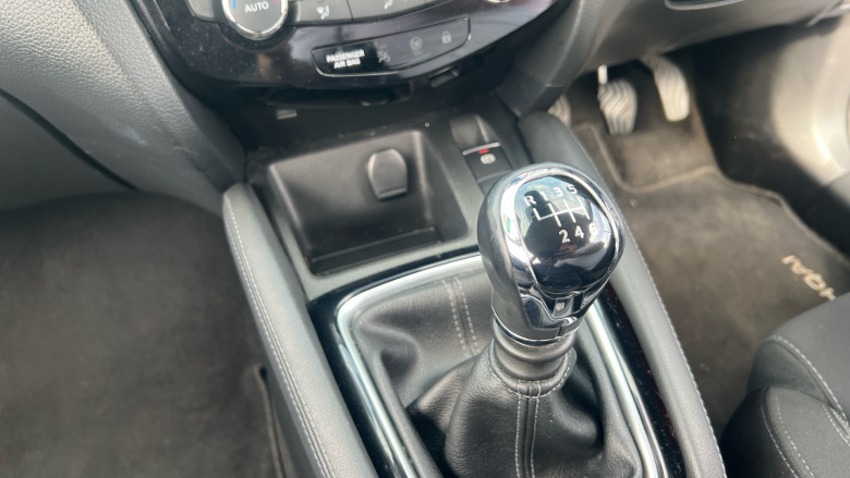 Nissan Qashqai 1.5 dCi N-Connecta 5dr Diesel Hatchback